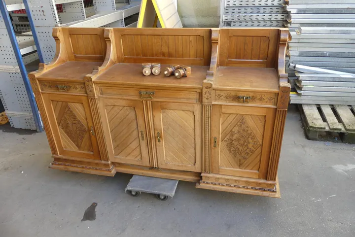 Schrank Maße in cm ca.: 168 x 42 x 102
